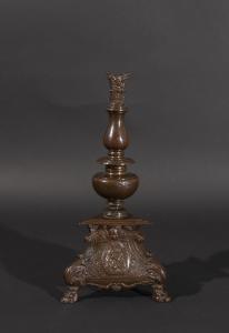 Bottega di Giuseppe De Levis (Verona, 1552 - 1611), Portacroce con stemma di rose e Madonna con Bambino, bronzo